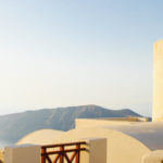 Grèce, toit au petit matin sur Santorin