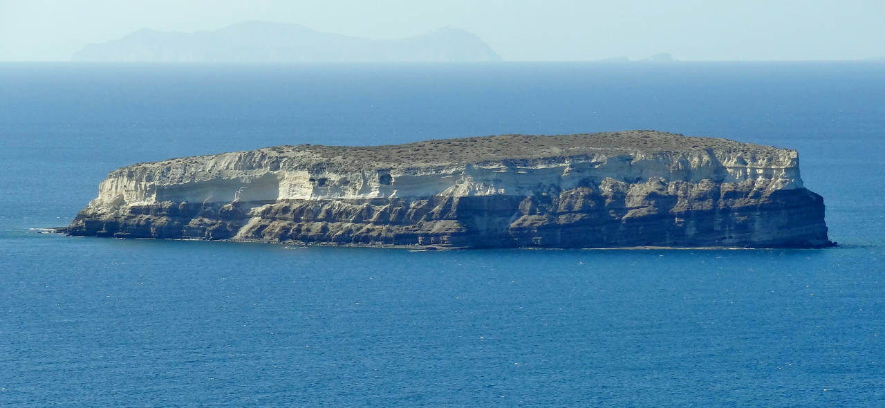 aspronissi santorin
