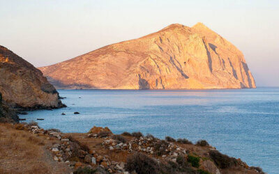 Blog 38 Quelle est l’île la plus proche de Santorin ?