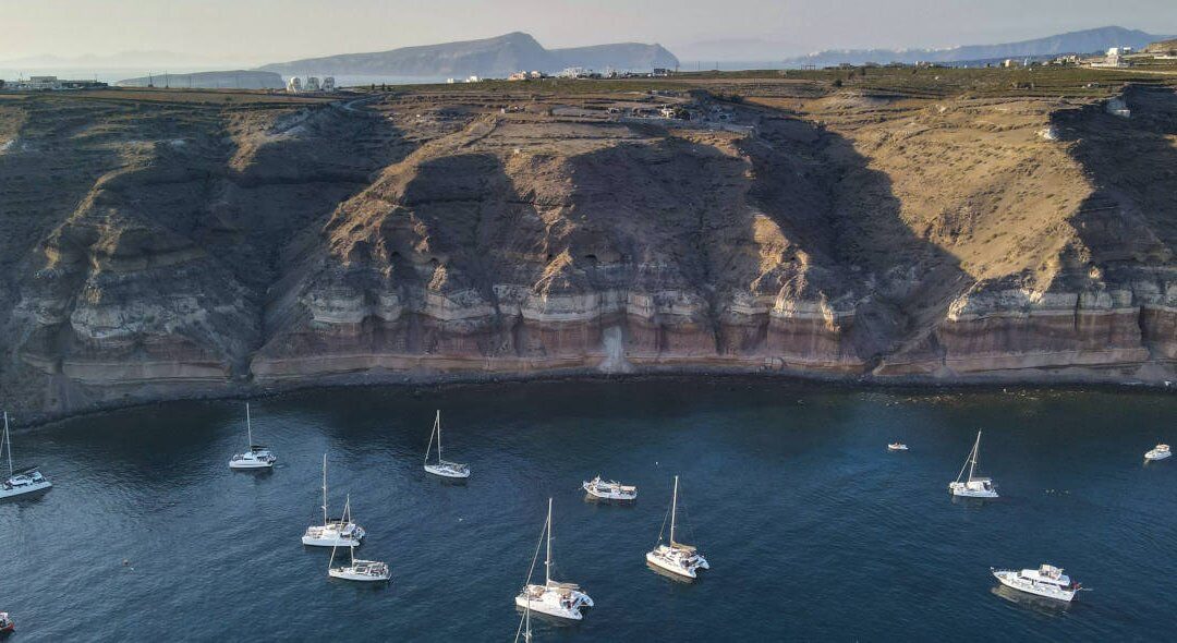 Préparer ses vacances en voilier à Santorin et dans les Cyclades