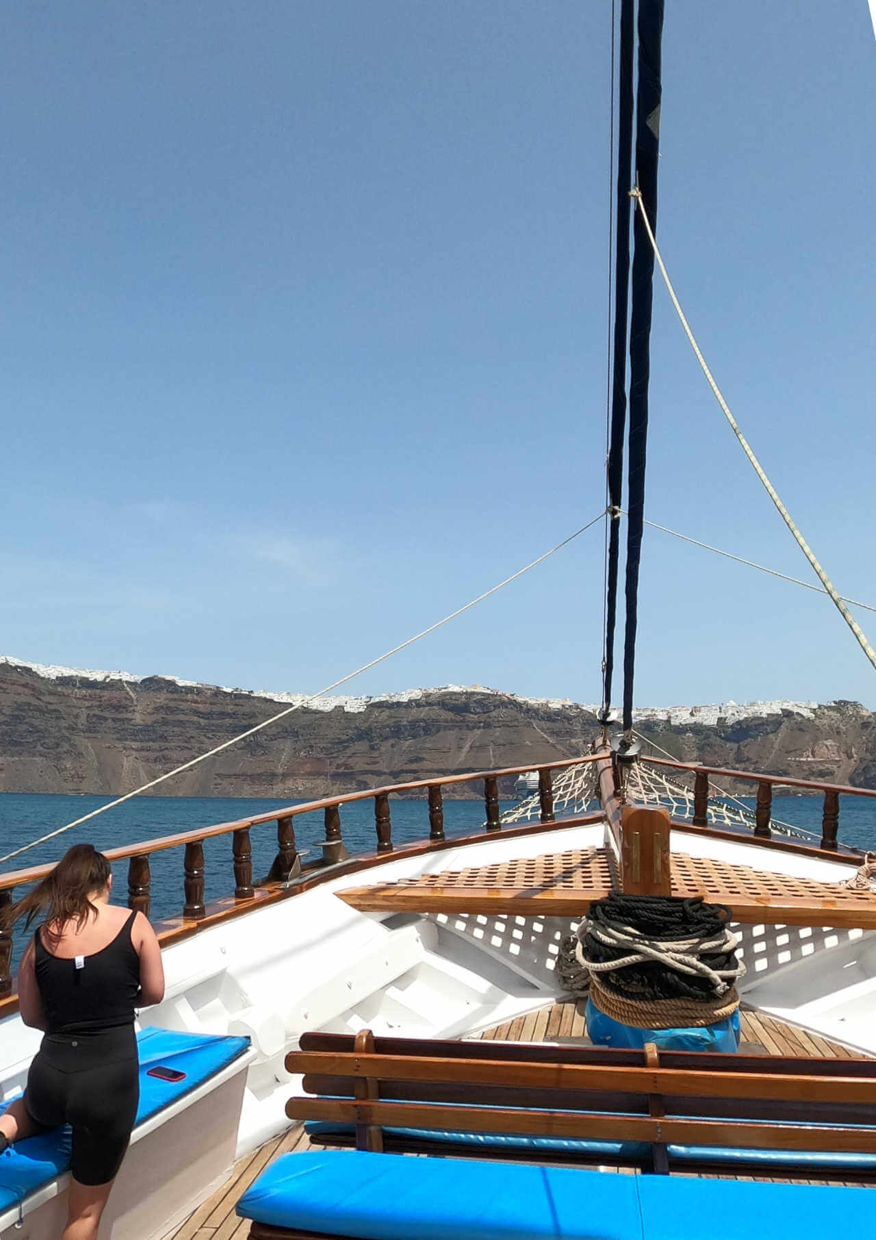 Balade en bateau face à Fira