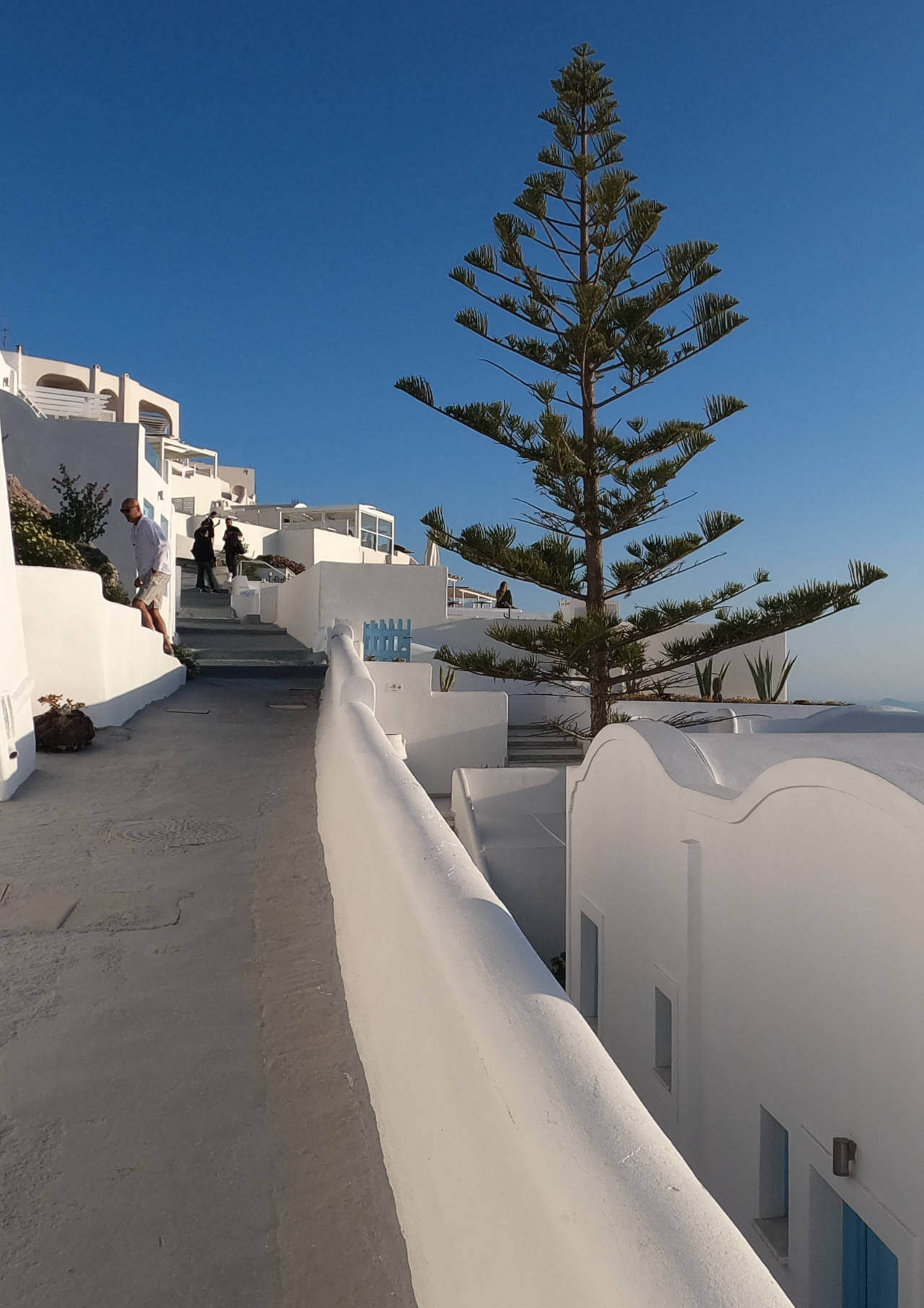 Imerovigli sur le chemin entre Fira et Oia