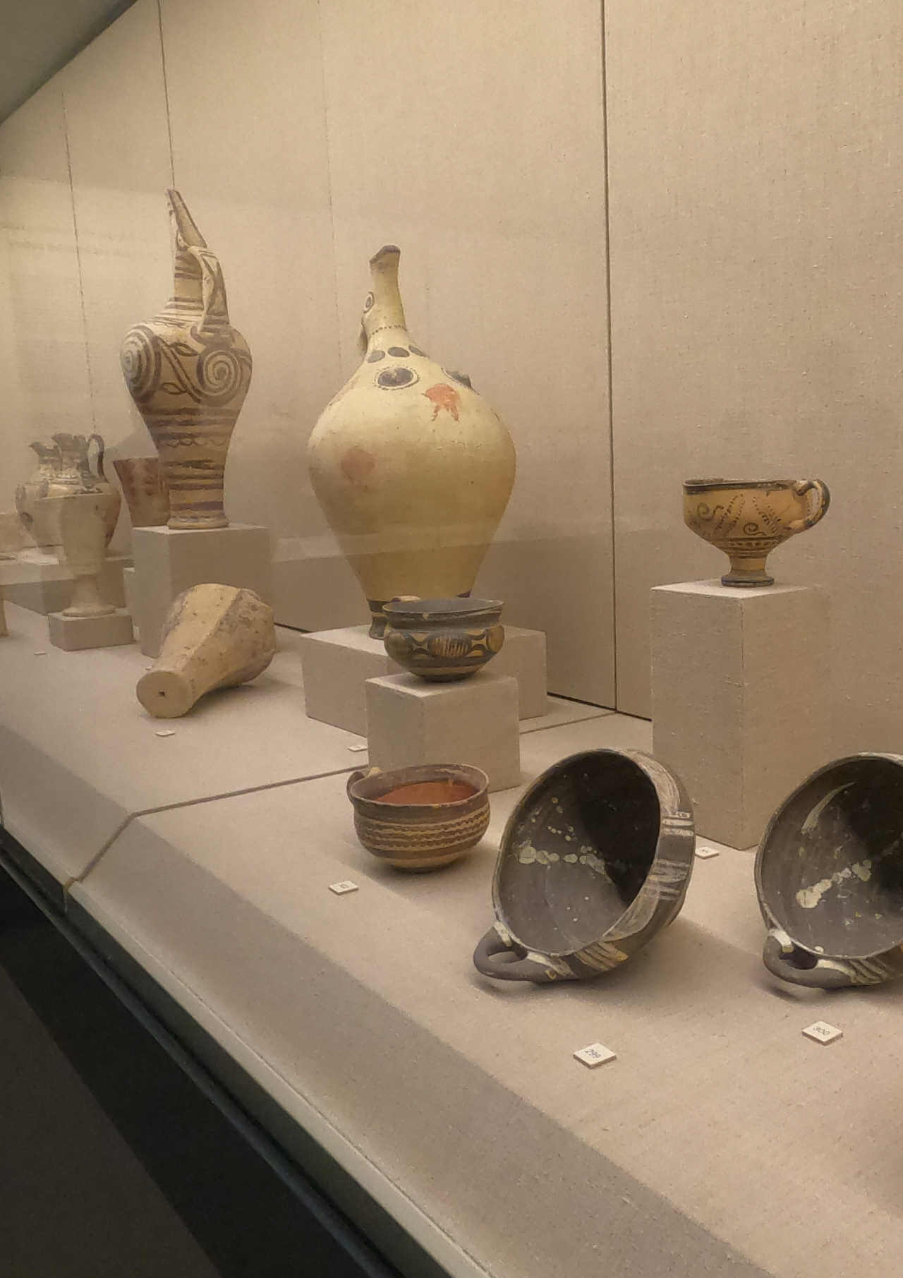 Poteries du musée préhistorique de Thira