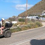 Quad à Santorin