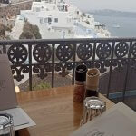 Table d'un restaurant de Santorin