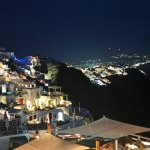 fira vue de nuit sur la caldeira