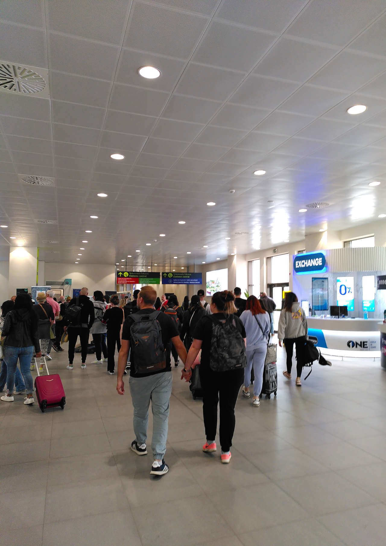 à l'intérieur de l'aéroport de Santorin JTR