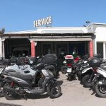 2 roues de location à Santorin