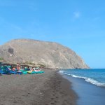 plage noire de Perissa