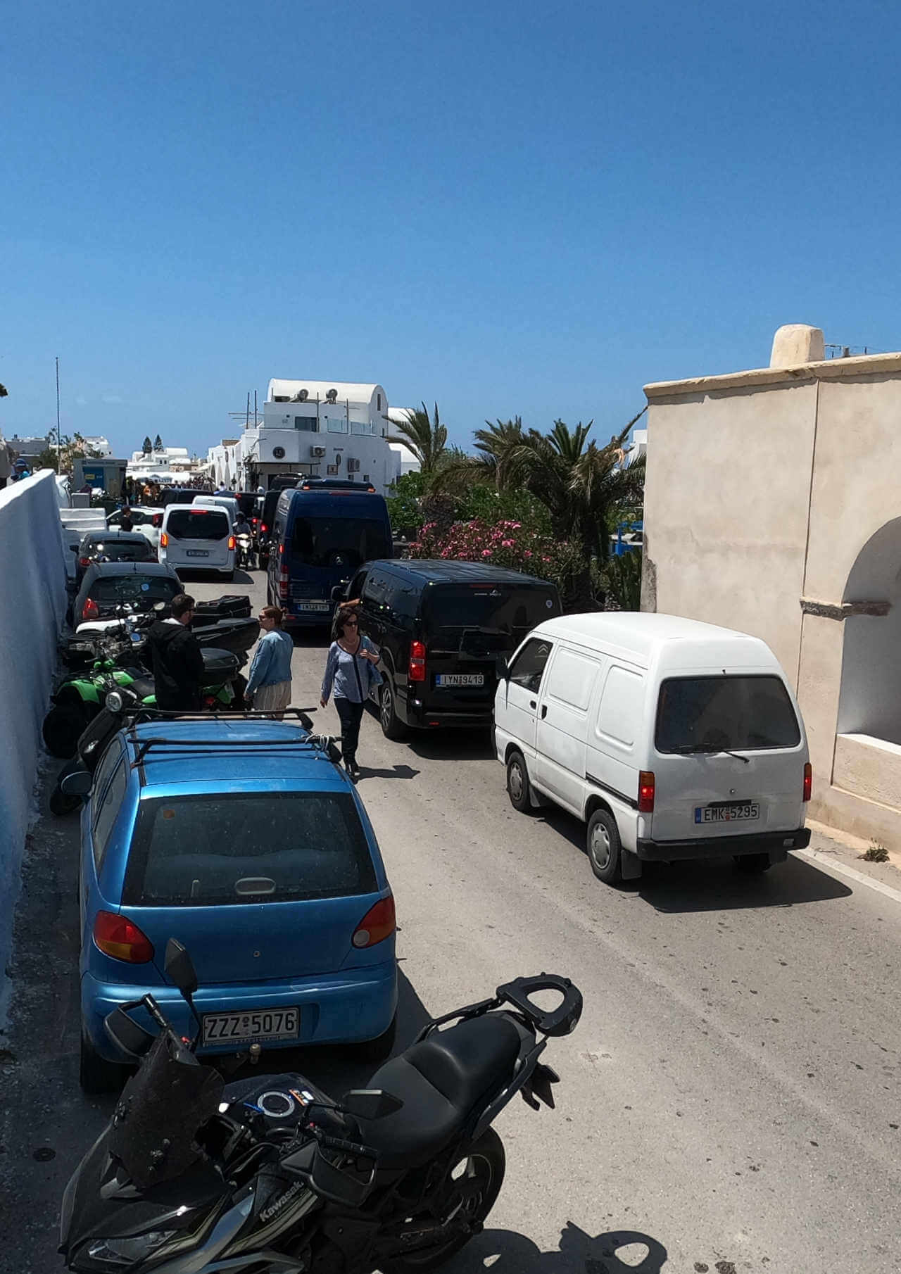 circulation dense et stationnement difficile sur Oïa