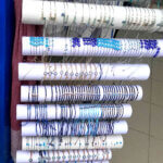 œil bleu sur des bracelets