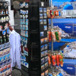 œil bleu sur des accessoires grivois